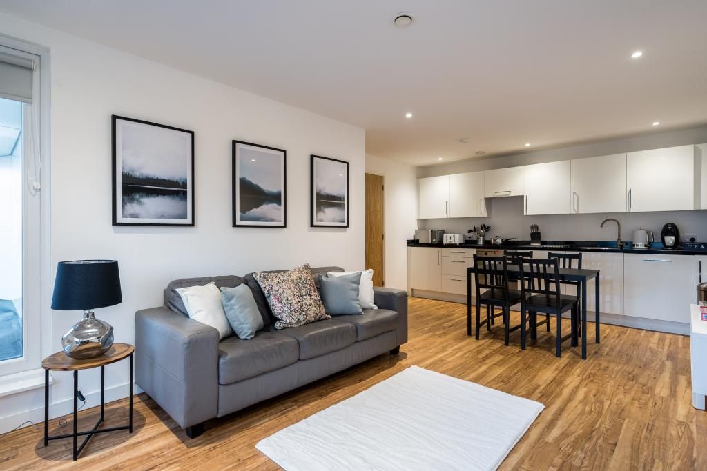 2 bed flat to rent in Elmira Way, Salford M5 Zoopla