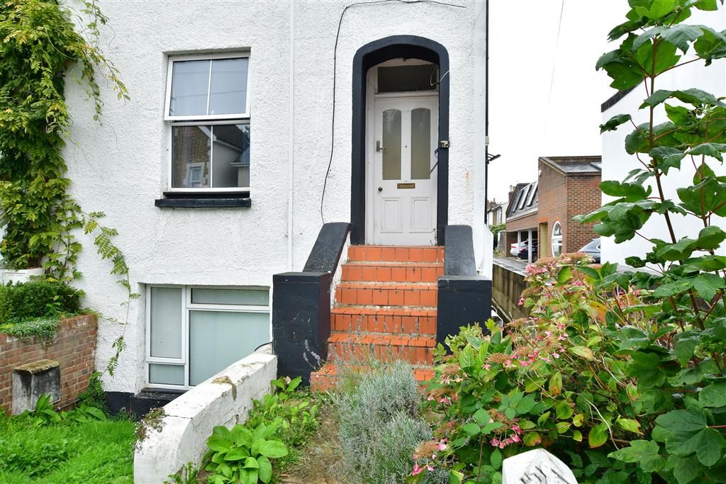 Studio for sale in Holmesdale Road, Reigate, Surrey RH2, £189,950 Zoopla