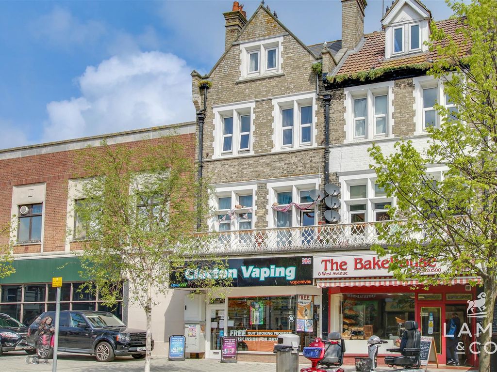 2 bed flat for sale in West Avenue, ClactonOnSea CO15, £105,000 Zoopla