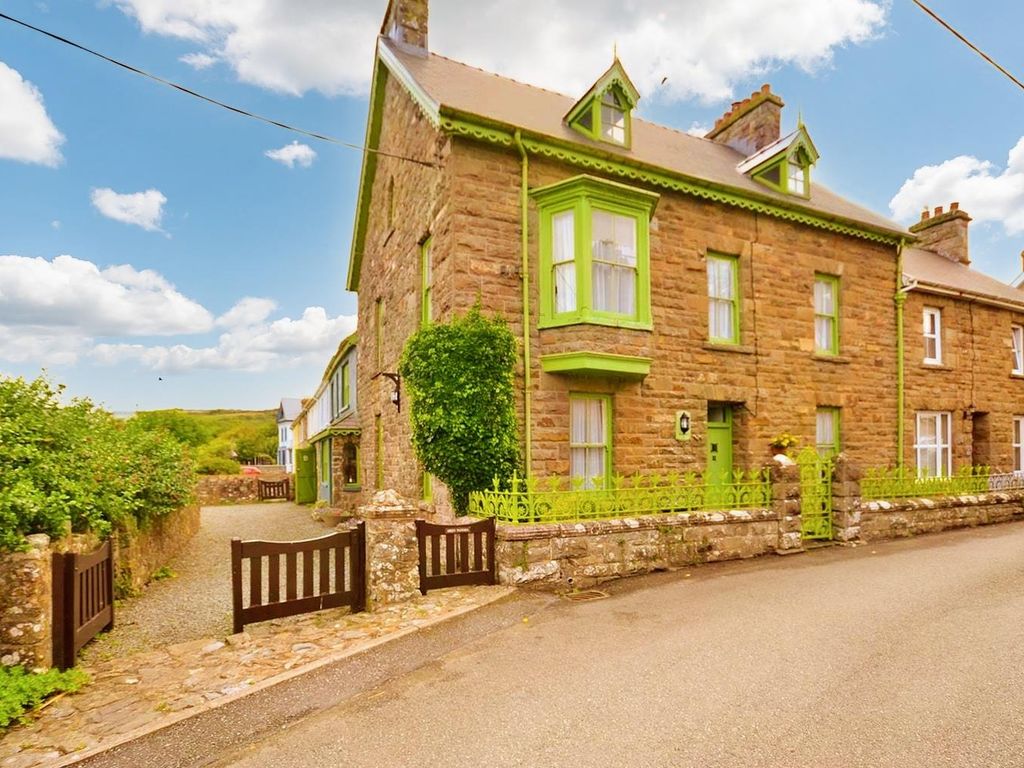 5 bed end terrace house for sale in Marine Road, Broad Haven