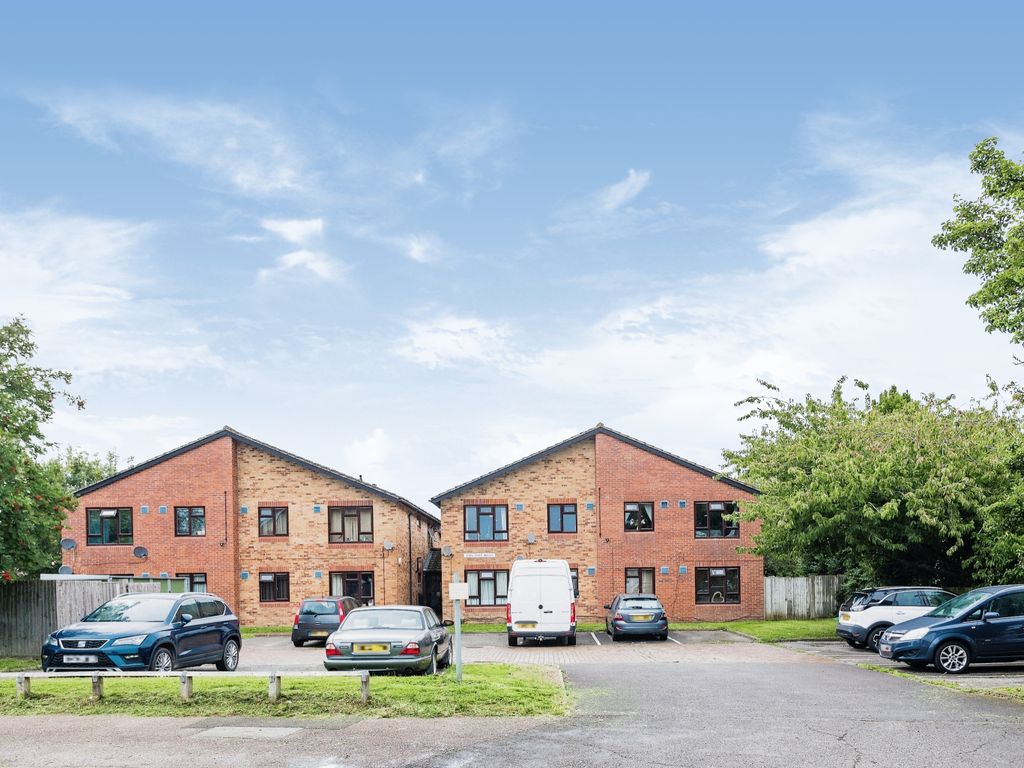 1 bed flat for sale in Glendale Avenue, Newbury RG14, £150,000 Zoopla