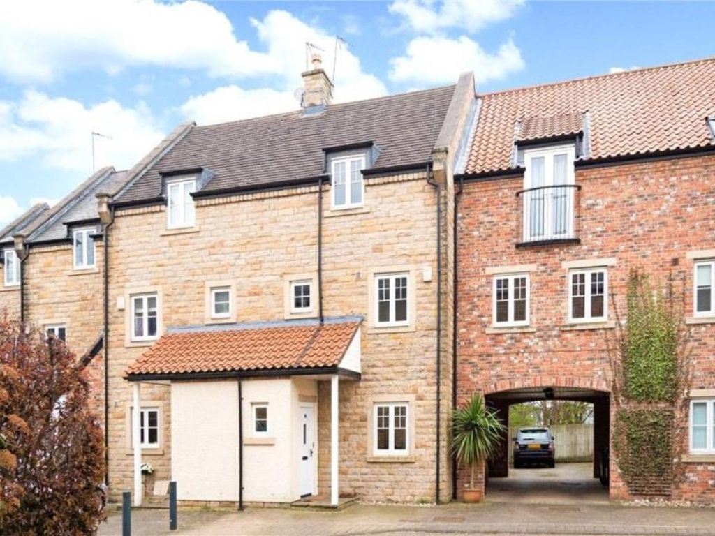 4 bed detached house to rent in Micklethwaite Grove, Wetherby, West