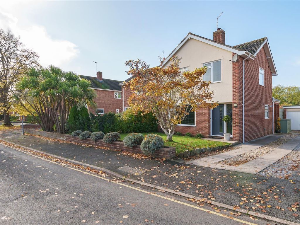 3 bed semidetached house for sale in Manor Orchard, Taunton TA1, £