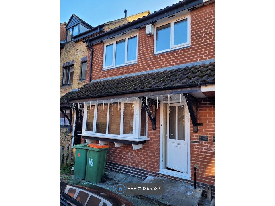 3 bed semidetached house to rent in Woodhatch Close, London E6, £2,350 pcm Zoopla