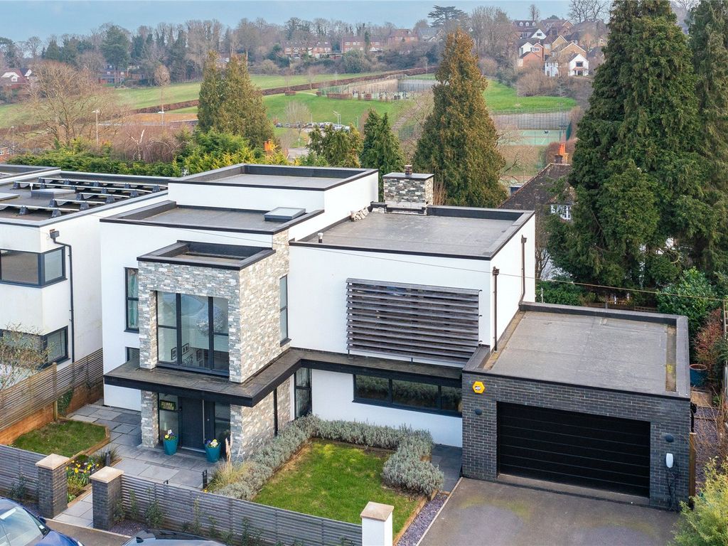 5 bed detached house for sale in Doctors Commons Road, Berkhamsted