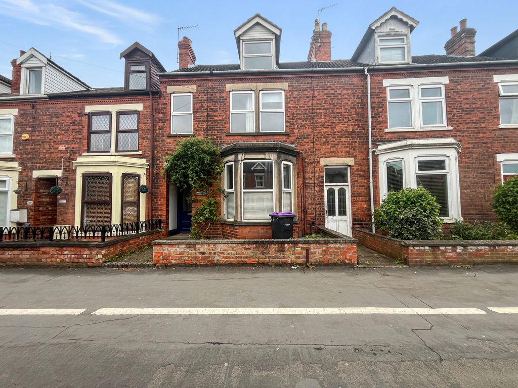 5 bed terraced house for sale in Harlaxton Road, Grantham NG31, £