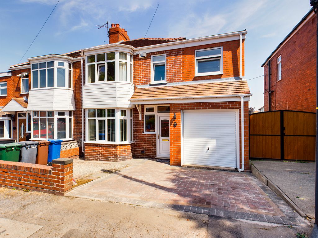 4 bed semidetached house for sale in Limes Way, Barnsley S75 Zoopla