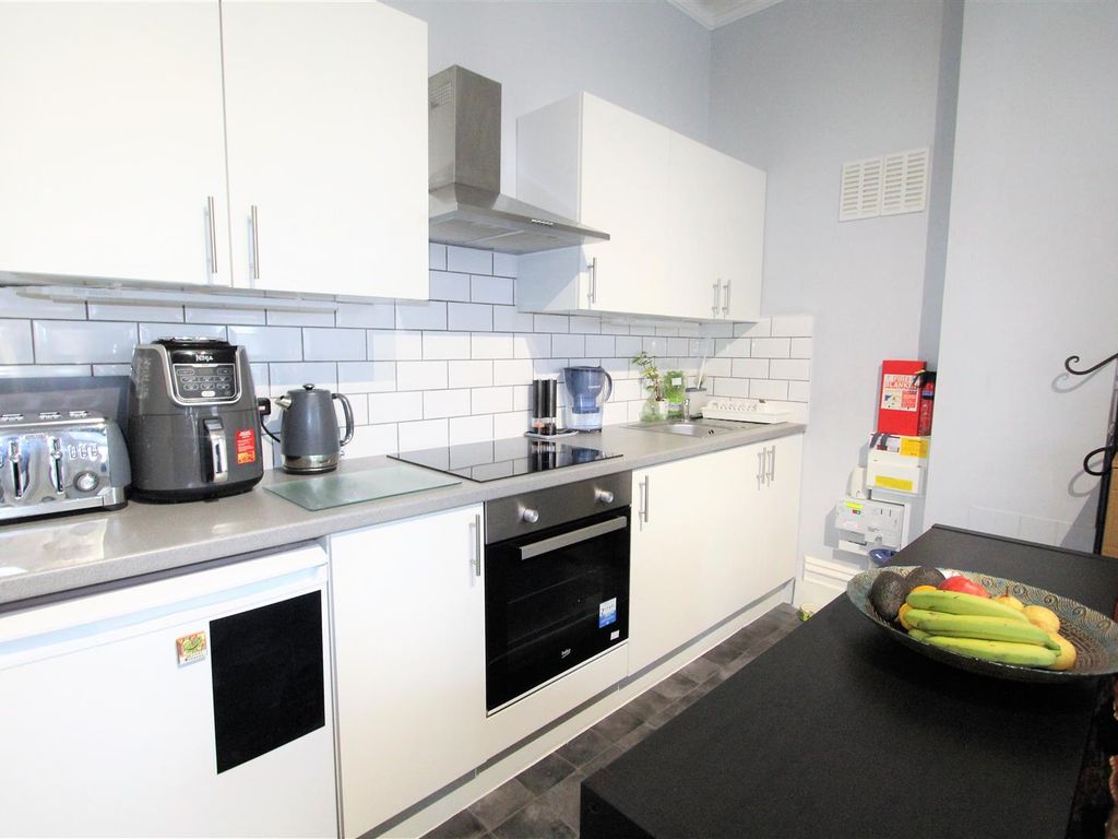 1 bed flat to rent in Parkwood Road, Southbourne, Bournemouth BH5, £795