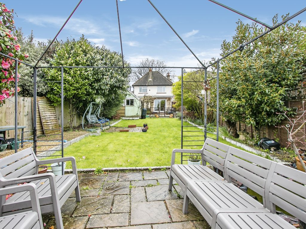 3 bed flat for sale in Castle Lane West, Muscliff, Bournemouth, Dorset