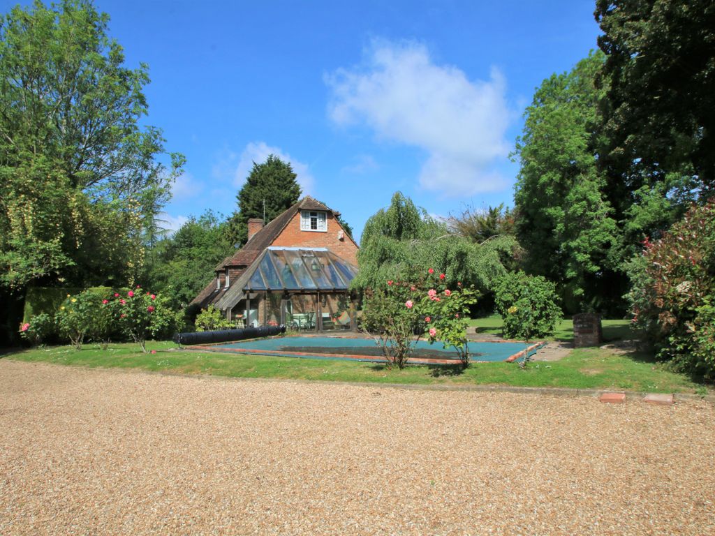 Property Details For Parsonage Cottage Station Road Pluckley