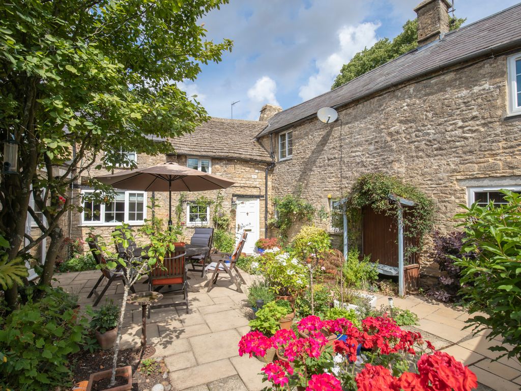 3 bed cottage for sale in Shipton Road, MiltonUnderWychwood, Chipping