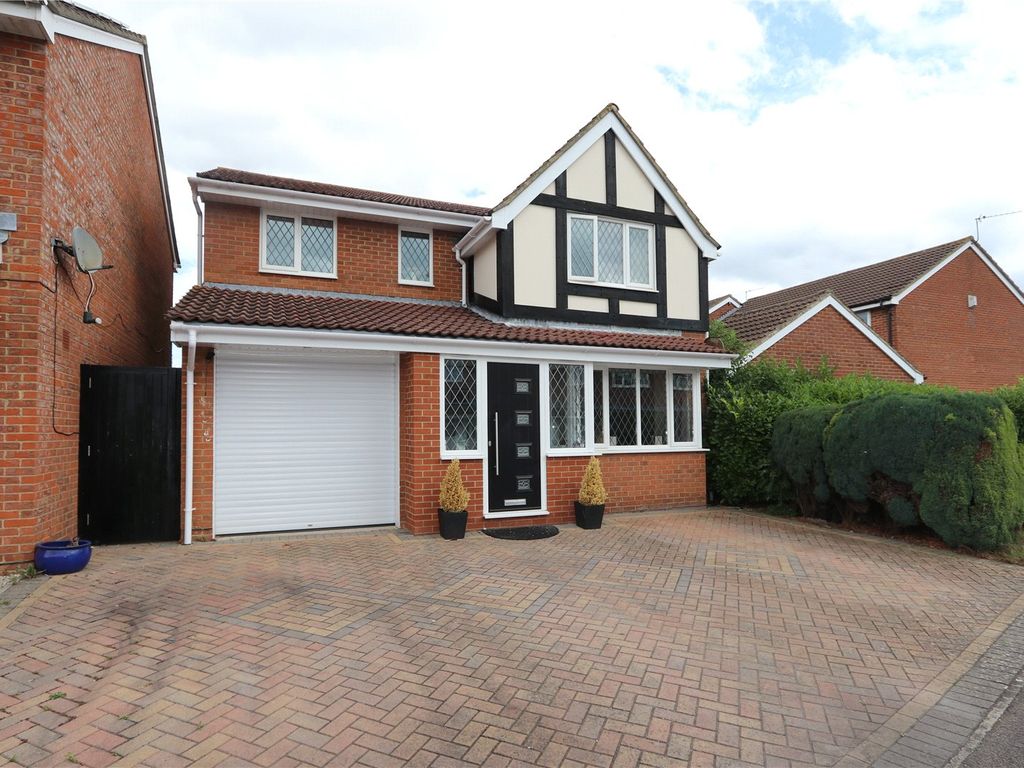 4 bed detached house for sale in Great Meadow Road, Bradley Stoke