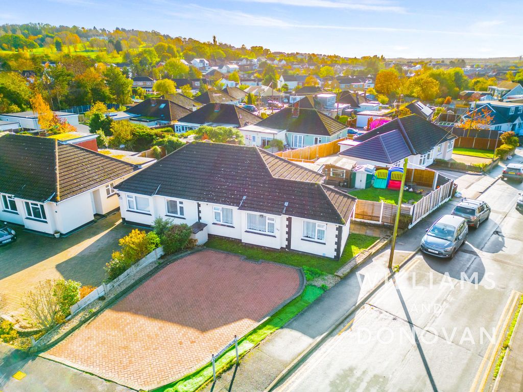 3 bed semidetached bungalow for sale in Cumberland Avenue, Benfleet