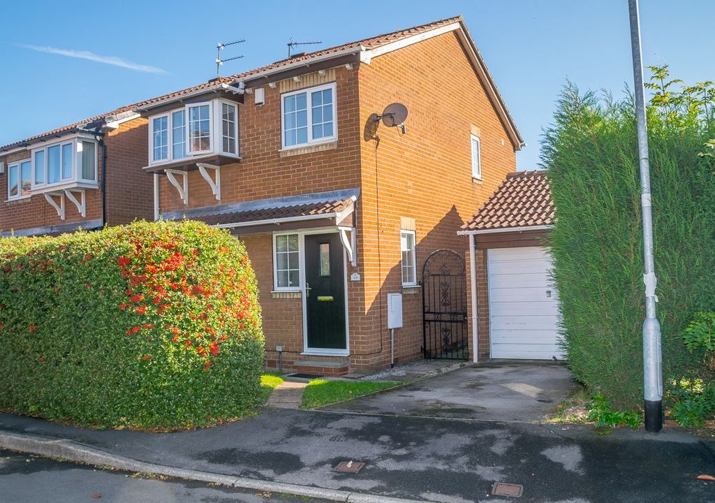 3 bed detached house for sale in Blackgates Drive, Tingley, Wakefield