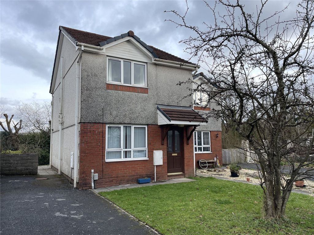 2 bed semidetached house for sale in Clos Rhedyn, Cwmrhydyceirw