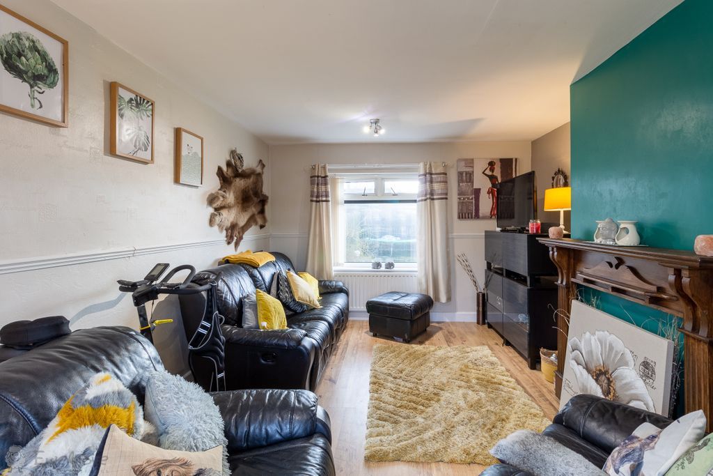 4 bed terraced house for sale in Tewit Hall Gardens, Illingworth
