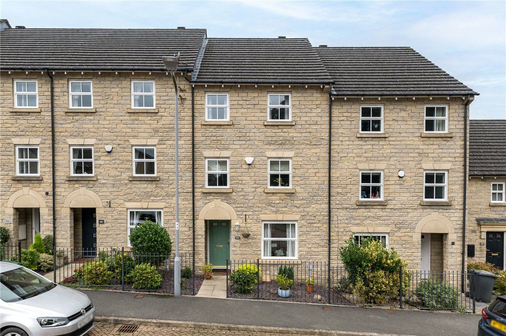 3 bed town house for sale in Swan Avenue, Eldwick, Bingley BD16, £