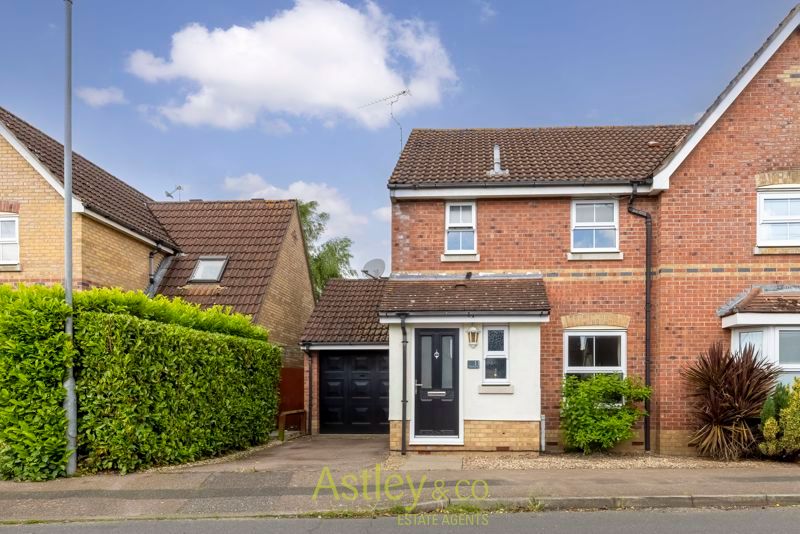 3 bed semidetached house for sale in Desborough Way, Dussindale