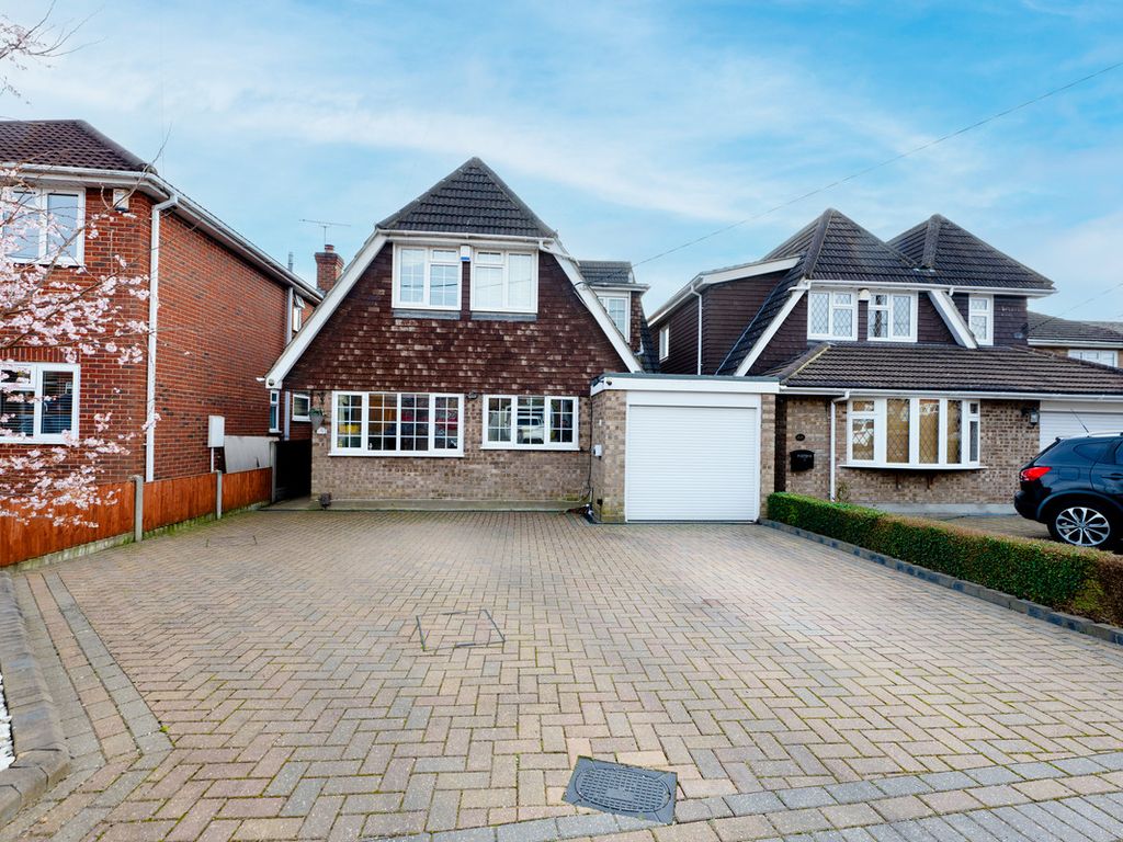 4 bed detached house for sale in St Marys Drive, Benfleet SS7, £550,000