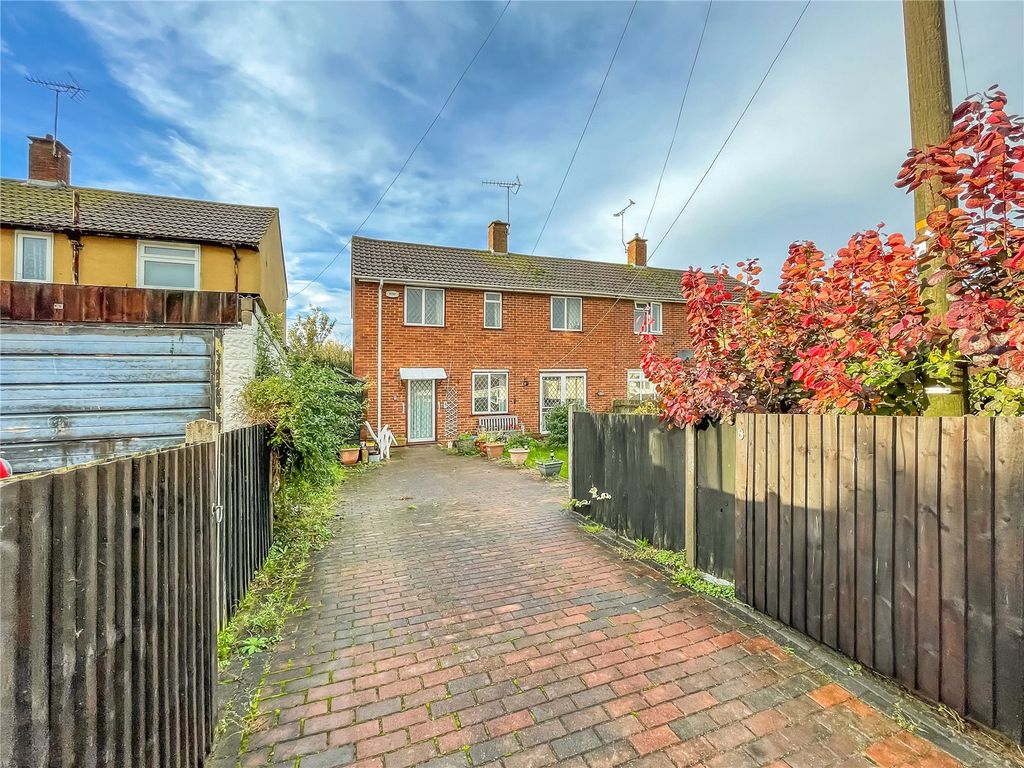 3 bed semidetached house for sale in Preston Way, Twydall, Rainham