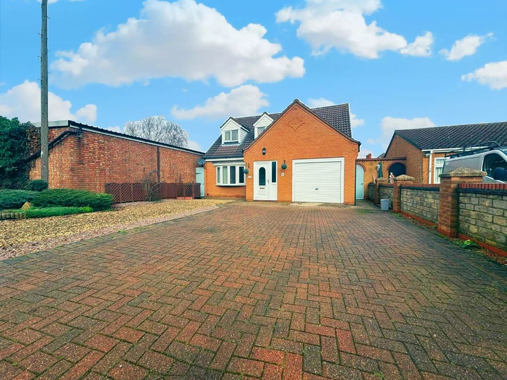 4 bed property for sale in Ascot Drive, Dogsthorpe, Peterborough PE1, £