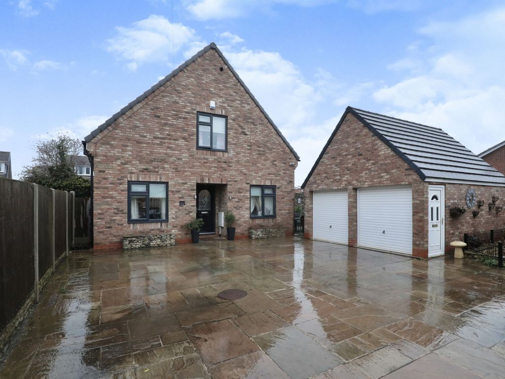 4 bed detached house for sale in High Street, Norton, Doncaster DN6