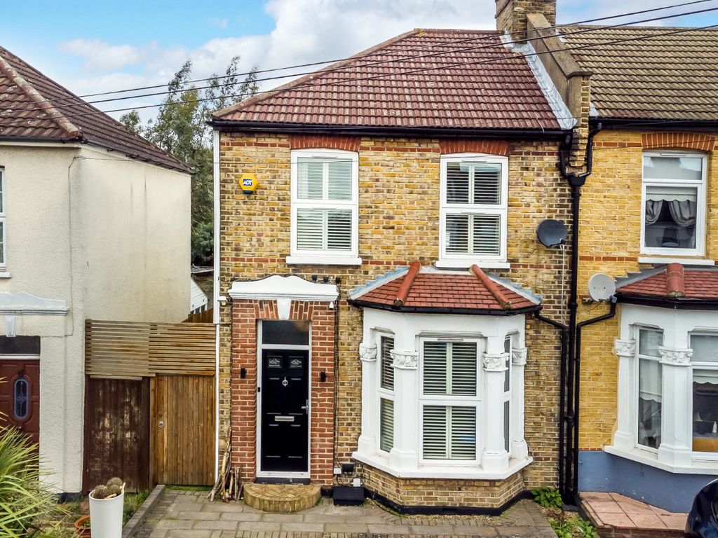 3 bed end terrace house for sale in Rochester Way, Eltham, London SE9