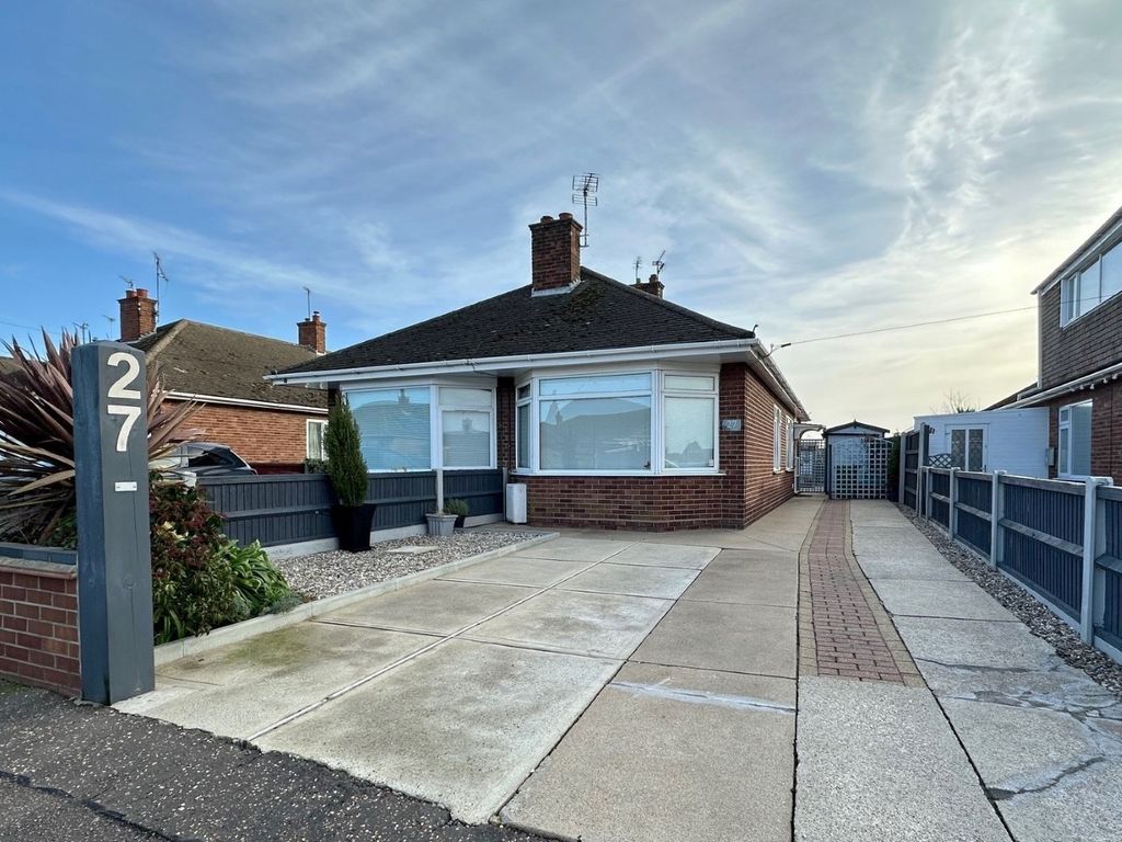2 bed bungalow for sale in Chestnut Avenue, Bradwell, Great Yarmouth