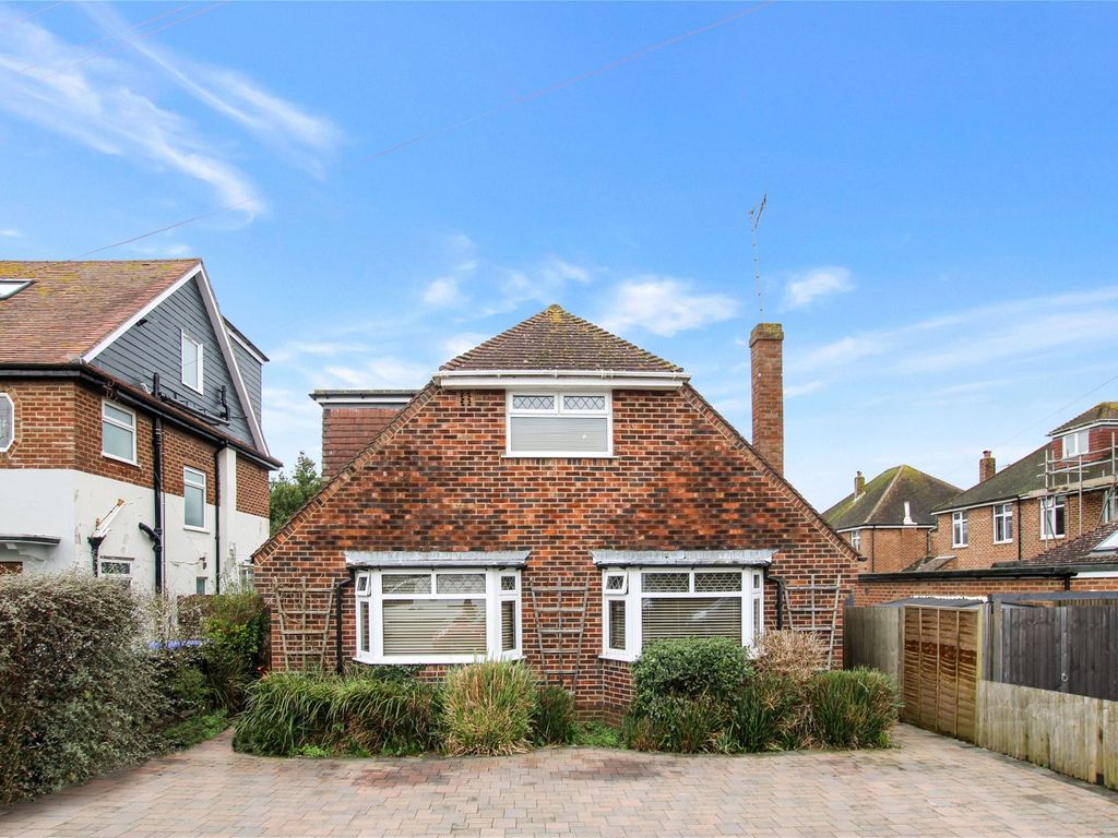 4 bed chalet for sale in Rectory Gardens, Worthing BN14, £575,000 Zoopla