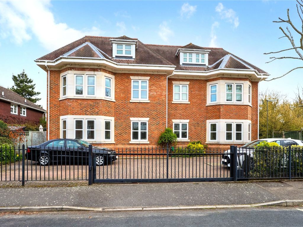2 bed flat to rent in Mayfield Road, Weybridge, Surrey KT13 Zoopla