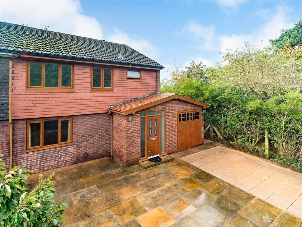 4 bed semidetached house for sale in The Incline, Ketley, Telford