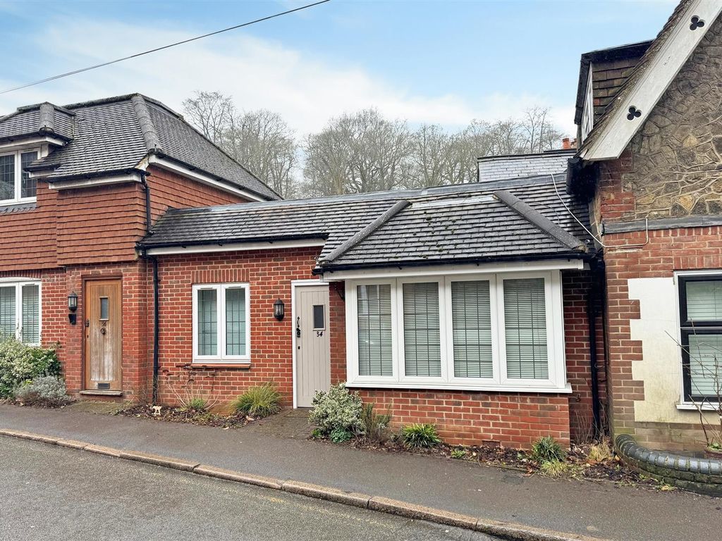 1 bed terraced bungalow for sale in Brighton Road, Godalming GU7, £
