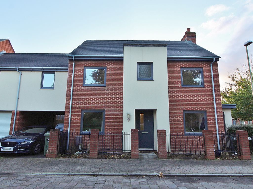 4 bed linkdetached house for sale in Herwick Lane, Waterlooville PO7