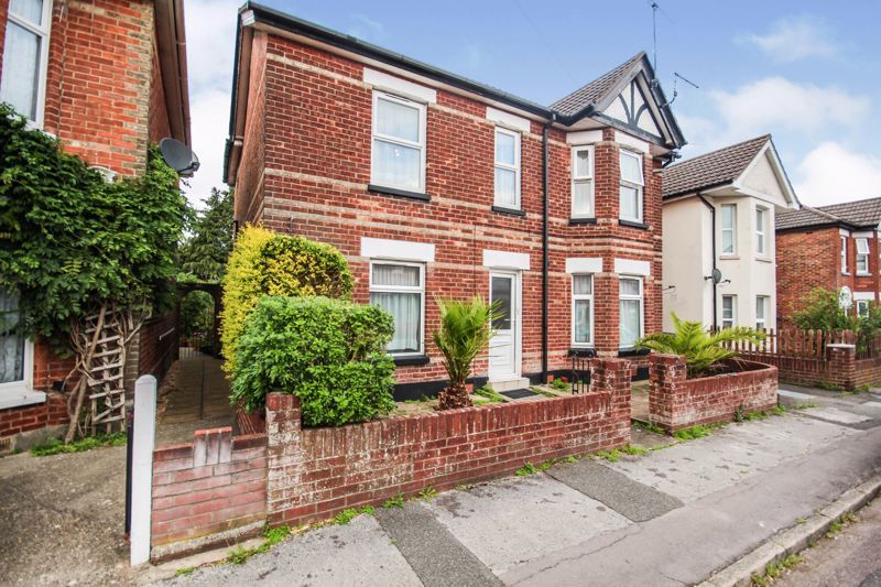 2 bed property to rent in Hankinson Road, Winton, Bournemouth BH9, £