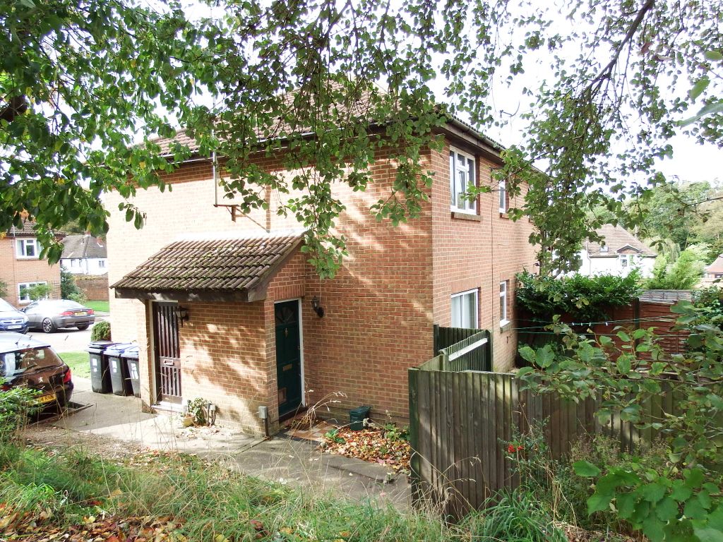 1 bed end terrace house to rent in Bluebell Court, Woking GU22 Zoopla