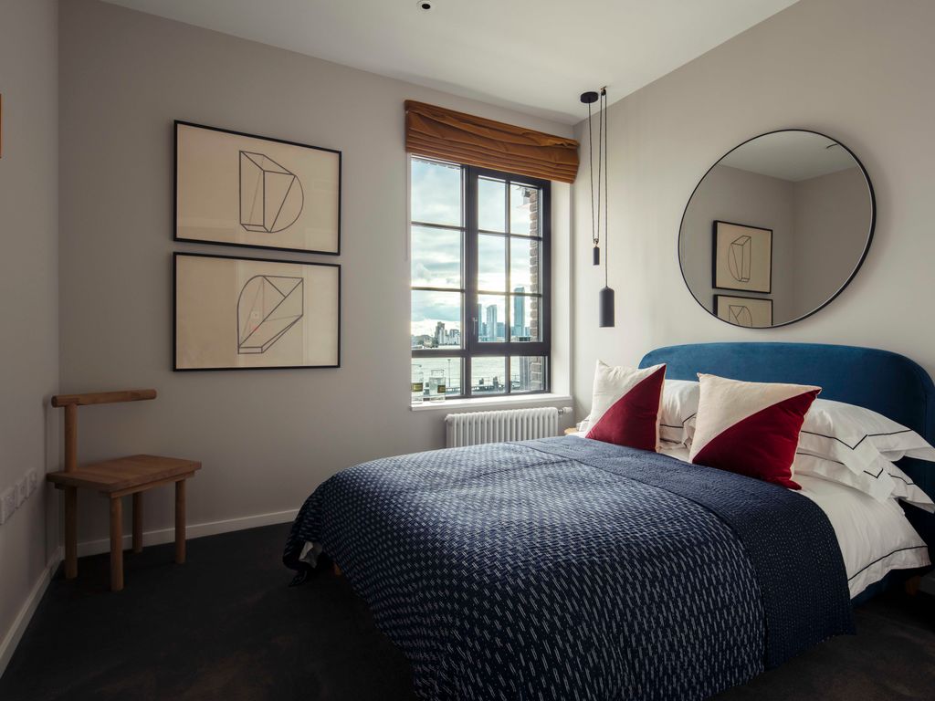 12 Goodluck Hope Walk, London E14  