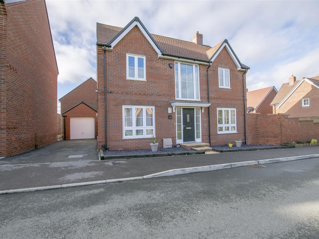 4 bed detached house for sale in Lewry Road, Botley, Southampton SO32