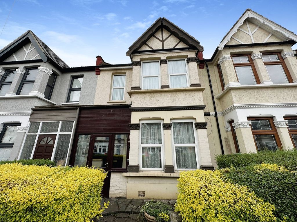3 bed terraced house for sale in Mortlake Road, Ilford IG1, £450,000