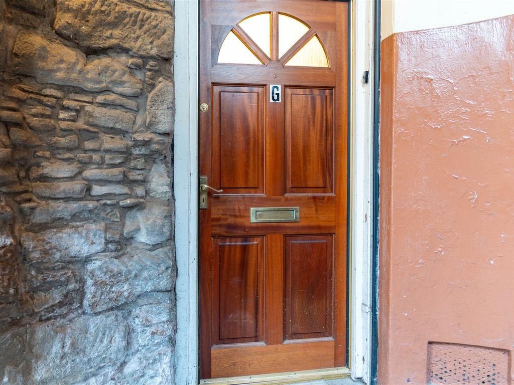 2 bed flat for sale in Kinnoull Street, Perth PH1, £85,000 Zoopla