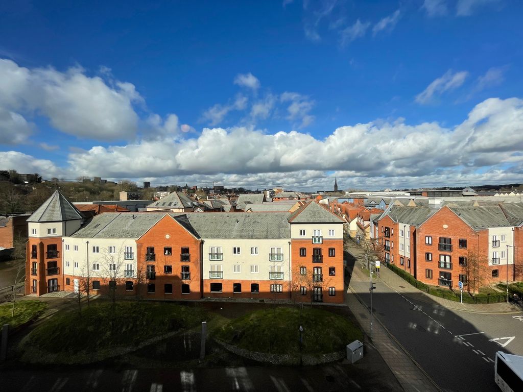 2 bed flat to rent in Wherry Road, Norwich NR1, £1,300 pcm Zoopla