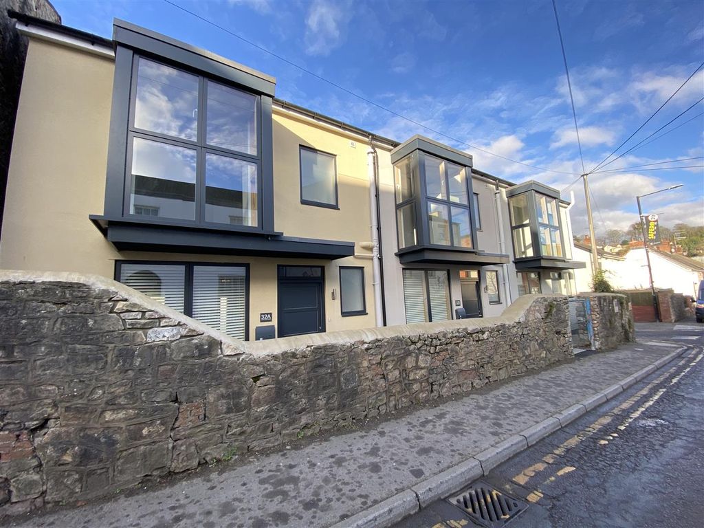 3 bed end terrace house to rent in Lower Church Street, Chepstow NP16