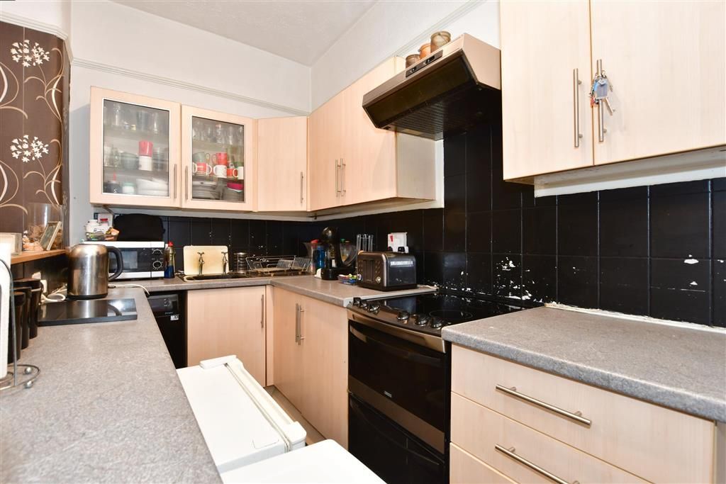 2 bed flat for sale in Kingston Crescent, Portsmouth, Hampshire PO2