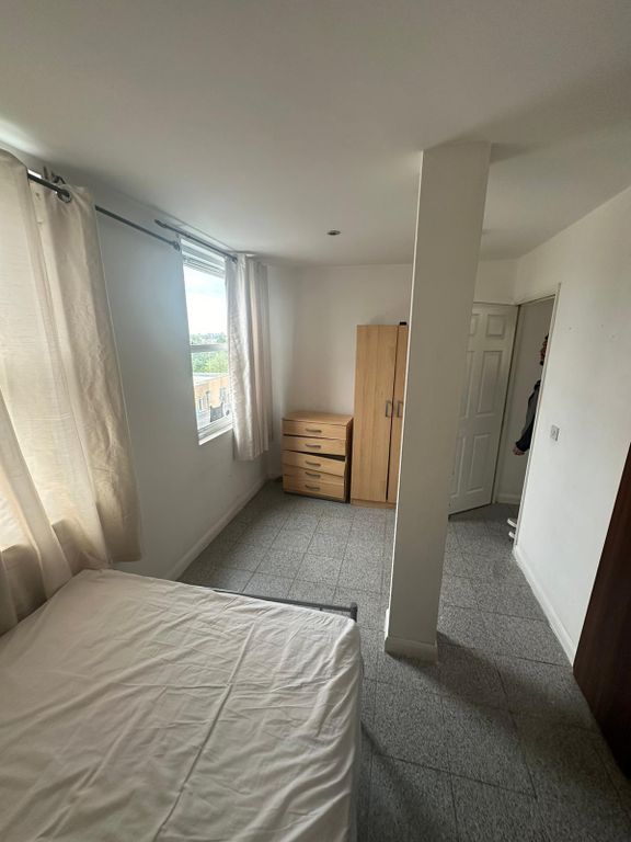 3 bed flat to rent in East India Dock Road, London E14, £2,900 pcm Zoopla