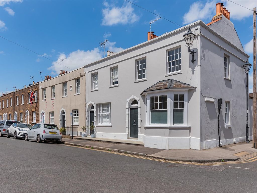 3 bed end terrace house for sale in Grove Road, Windsor SL4 Zoopla