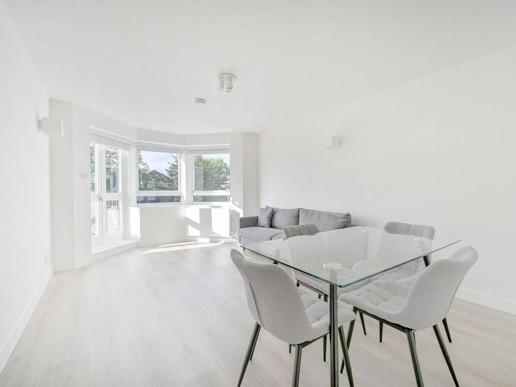 2 bed flat to rent in Kew Bridge Court, Chiswick, London W4, £2,250 pcm Zoopla