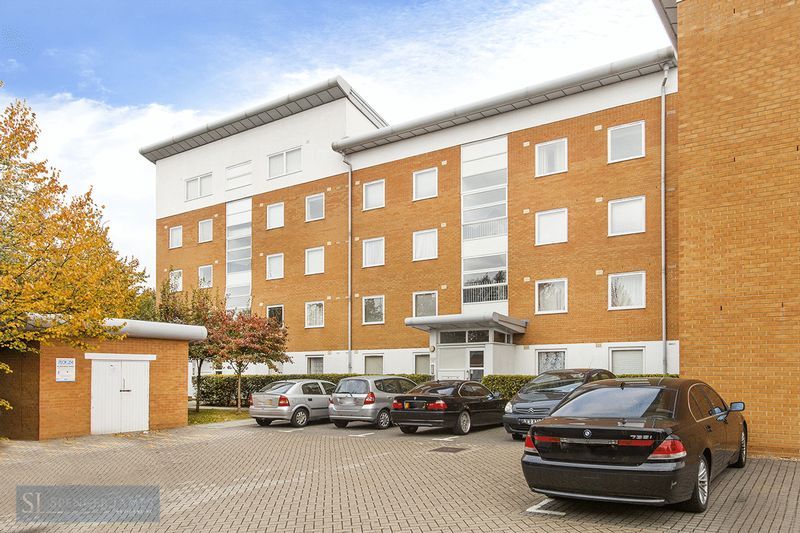 2 bed flat to rent in Felixstowe Court, London E16, £1,700 pcm Zoopla