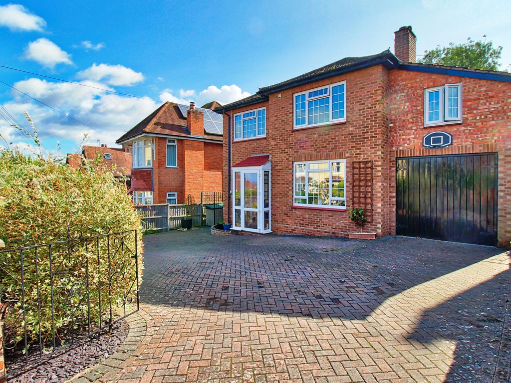 4 bed detached house for sale in Blackmore Road, Malvern WR14, £600,000