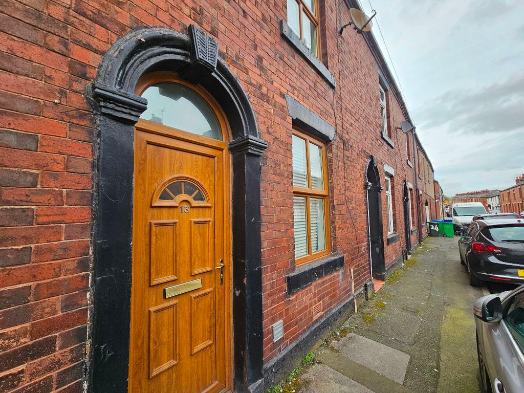 2 bed terraced house to rent in Newchurch Street, Rochdale OL11, £750