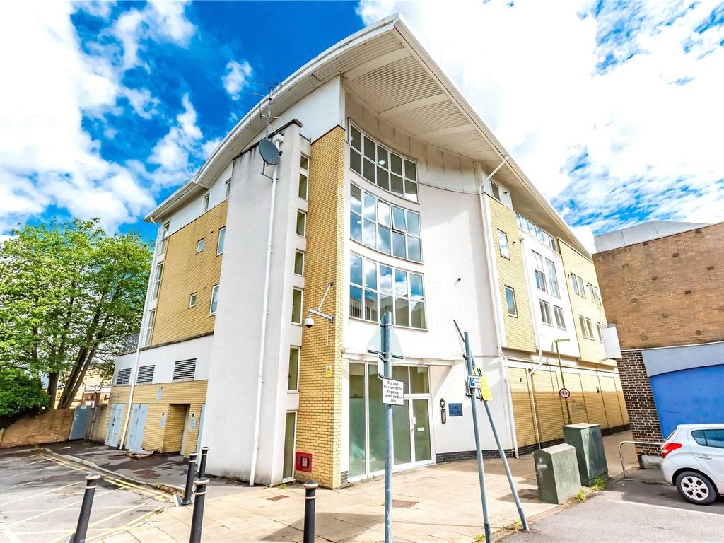 1 bed flat for sale in Dukes Court, Farnborough GU14 Zoopla