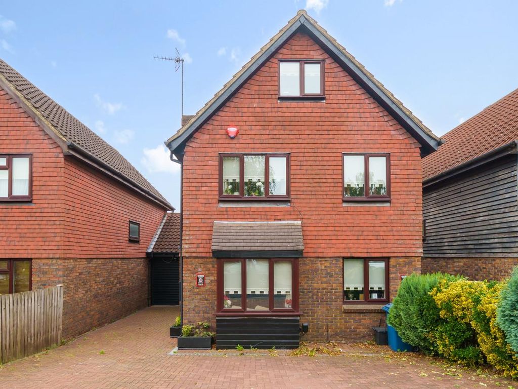 5 bed property for sale in Talman Grove, Stanmore HA7, £899,999 Zoopla